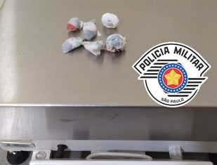 AVARÉ: POLÍCIA MILITAR PRENDE MULHER QUE TRAFICAVA DROGAS