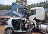 Itaí: Carro é atingido por dois caminhões e motorista fica gravemente ferido em rodovia