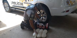 Porangaba: Passageiro de ônibus é preso após PM encontrar pacotes de skunk em bolsa