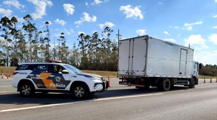 Quadra: Homem é preso suspeito de transportar 250 mil maços de cigarros contrabandeados