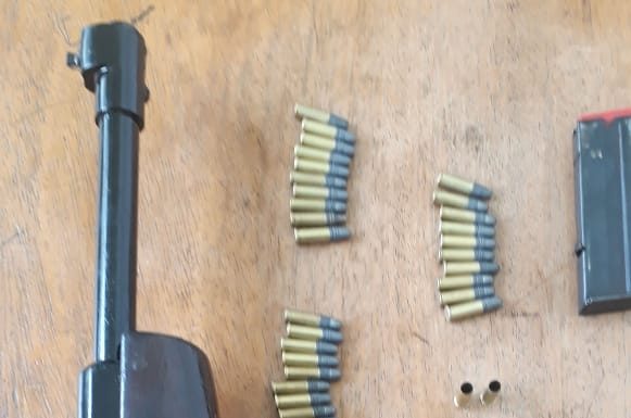 PARANAPANEMA: POLÍCIA MILITAR PRENDE INDIVÍDUO COM ARMA E MUNIÇÕES