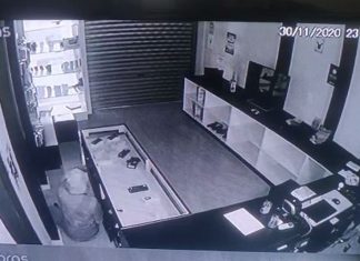 Itapetininga: Homem faz buraco em parede, invade loja e foge com pelo menos 20 eletrônicos