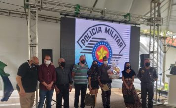 AVARÉ: POLICIAIS MILITARES SÃO HOMENAGEADOS COMO POLICIAL MILITAR DO ANO
