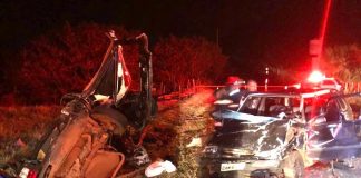 TAQUARITUBA/CORONEL MACEDO: Três pessoas ficam presas às ferragens em acidente com dois carros