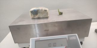 EM PIRAJU, HOMENS TENTAM FUGIR DA POLÍCIA MILITAR COM DROGAS, MAS UM DELES É ALCANÇADO E PRESO