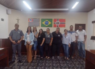 EM ARANDU, POLÍCIA MILITAR EM PARCERIA COM OS DEMAIS ORGÃOS COMPETENTES, REALIZA UMA PALESTRA E ORIENTA OS COMERCIANTES SOBRE A IMPORTÂNCIA DA PREVENÇÃO AO ACESSO DE BEBIDAS ALCOÓLICAS ÀS CRIANÇAS E ADOLESCENTES.