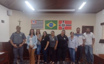 EM ARANDU, POLÍCIA MILITAR EM PARCERIA COM OS DEMAIS ORGÃOS COMPETENTES, REALIZA UMA PALESTRA E ORIENTA OS COMERCIANTES SOBRE A IMPORTÂNCIA DA PREVENÇÃO AO ACESSO DE BEBIDAS ALCOÓLICAS ÀS CRIANÇAS E ADOLESCENTES.