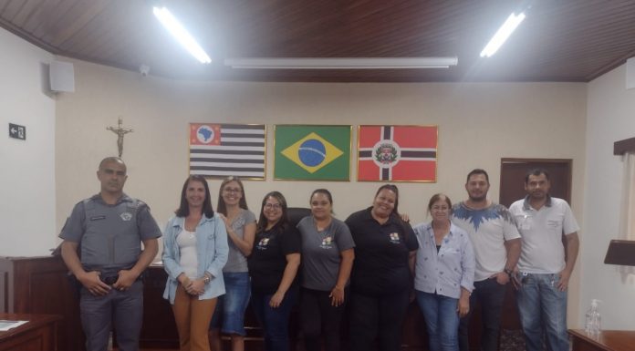 EM ARANDU, POLÍCIA MILITAR EM PARCERIA COM OS DEMAIS ORGÃOS COMPETENTES, REALIZA UMA PALESTRA E ORIENTA OS COMERCIANTES SOBRE A IMPORTÂNCIA DA PREVENÇÃO AO ACESSO DE BEBIDAS ALCOÓLICAS ÀS CRIANÇAS E ADOLESCENTES.