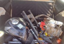 POLÍCIA MILITAR LOCALIZA PEÇA DE MOTO FURTADA, DENTRO DE UM VEÍCULO ESTACIONADO