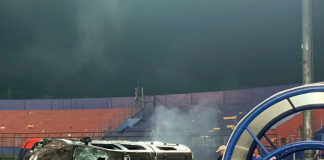 Tragédia em estádio de futebol na Indonésia tem ao menos 32 crianças entre 125 mortos