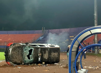 Tragédia em estádio de futebol na Indonésia tem ao menos 32 crianças entre 125 mortos
