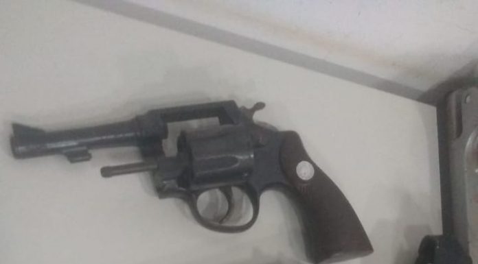 POLÍCIA MILITAR EVITA TRAGÉDIA E APREENDE DUAS ARMAS EM BARÃO DE ANTONINA