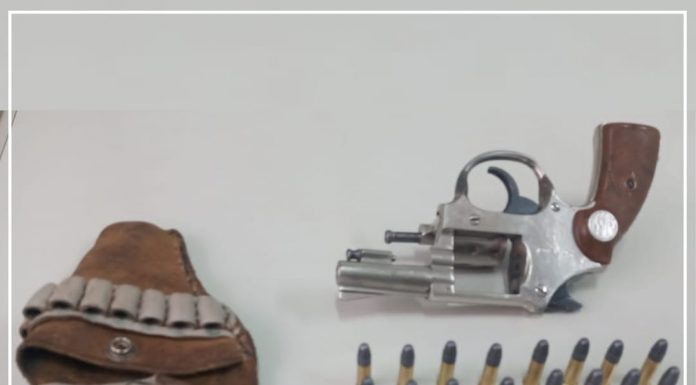 POLÍCIA MILITAR PRENDE HOMEM TRANSPORTANDO ARMA DE FOGO EM FARTURA
