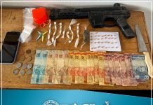 POLÍCIA MILITAR PRENDE TRÊS HOMENS ENVOLVIDOS NO TRÁFICO DE DROGAS EM MANDURI