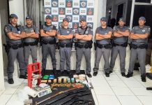 POLÍCIA MILITAR PRENDE HOMEM, LOCALIZA DROGAS, DINHEIRO E ARSENAL DO CRIME EM PIRAJU