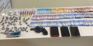 POLÍCIA MILITAR PRENDE MÃE E FILHO POR TRÁFICO DE DROGAS E PORTE ILEGAL DE ARMA DE FOGO, EM AVARÉ.