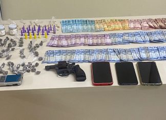 POLÍCIA MILITAR PRENDE MÃE E FILHO POR TRÁFICO DE DROGAS E PORTE ILEGAL DE ARMA DE FOGO, EM AVARÉ.