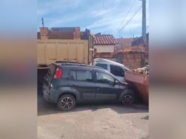 Motorista fica ferida após caminhão basculante perder o freio e bater em carros no interior de SP