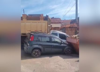 Motorista fica ferida após caminhão basculante perder o freio e bater em carros no interior de SP