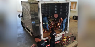 Polícia apreende mais de 4,5 mil bebidas lácteas impróprias para consumo em comércios de Avaré