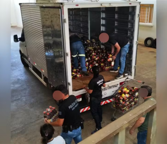 Polícia apreende mais de 4,5 mil bebidas lácteas impróprias para consumo em comércios de Avaré