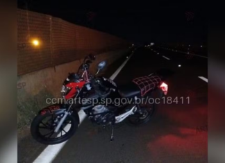 Pedestre morre ao ser atropelado por carreta e moto na SP-255 em Avaré