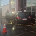 Mulher morre após sofrer parada cardíaca e bater carro contra parede de comércio em Piraju