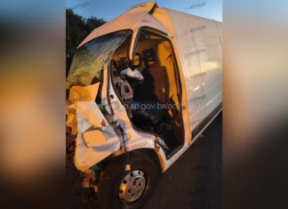 Motorista de van morre após bater na traseira de caminhão na SP-127 em Tatuí